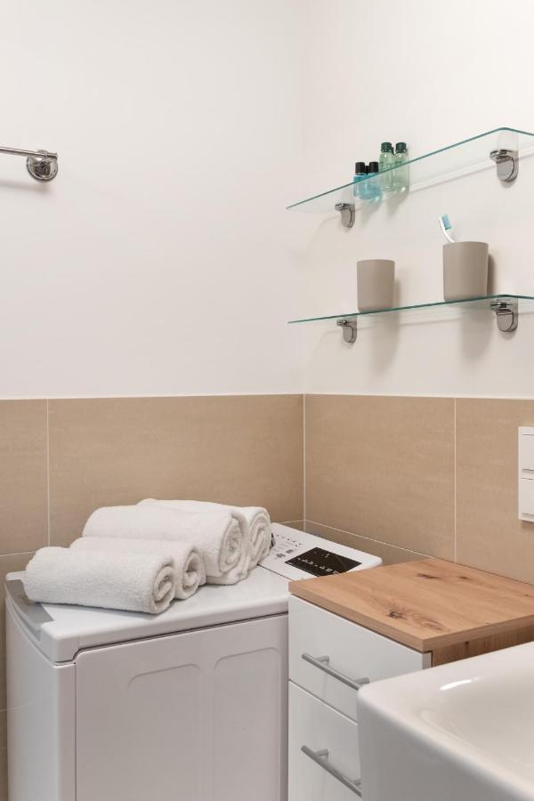 Quiet And Cozy Apartment Next To Mariahilfer Strasse And Naschmarkt With Ac, Minimum 30 Nights Viena Exterior foto